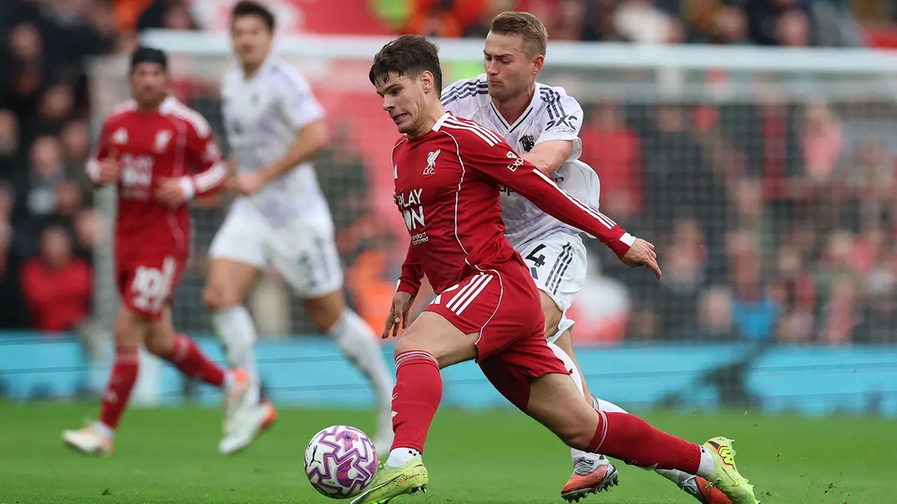 แดงเดือดนอกสนาม "แมนยู" แย่ง "ลิเวอร์พูล" คว้าแข้งตัวท็อป ต้นสังกัดตั้งค่าตัวขายแล้ว